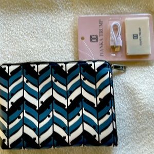 Ivanka makeup bag with power bank